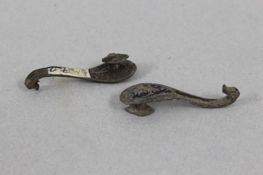 战国时期鸭首卷云纹铜带钩