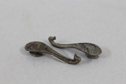 战国时期鸭首卷云纹铜带钩