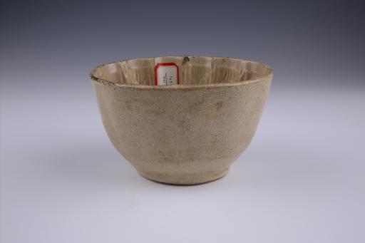 清椭圆形蕉叶纹青黄釉瓷范