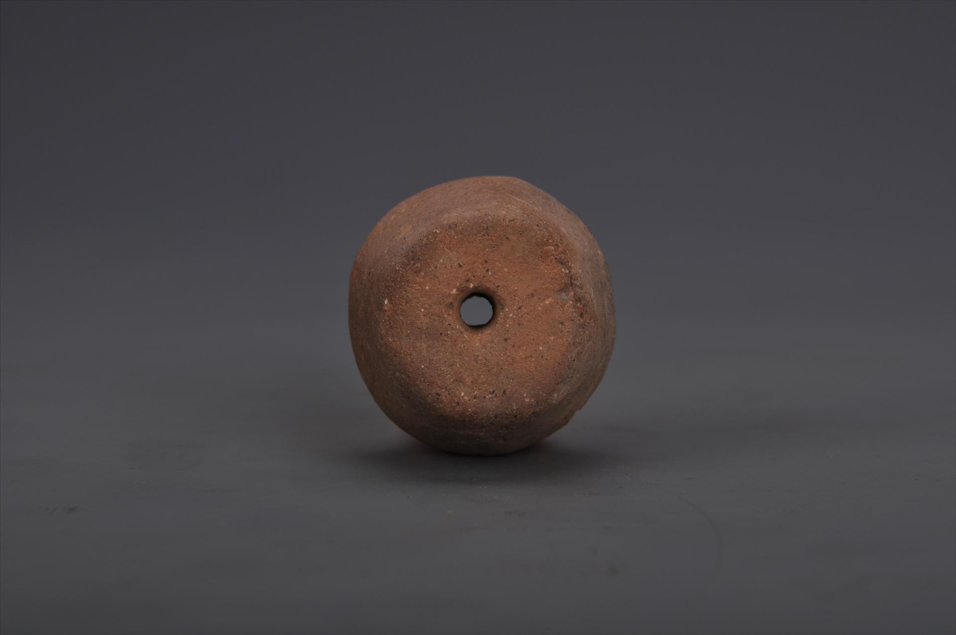 商斜边泥质红褐陶纺轮