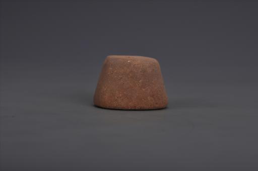 商斜边泥质红褐陶纺轮