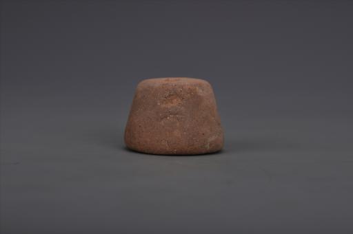 商斜边泥质红褐陶纺轮