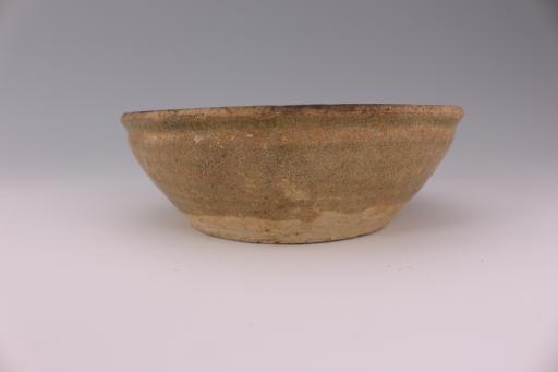 西晋直口菱形纹灰胎开片青釉瓷钵