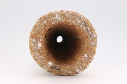 新石器时代大溪文化弧顶刻划线纹红陶支座