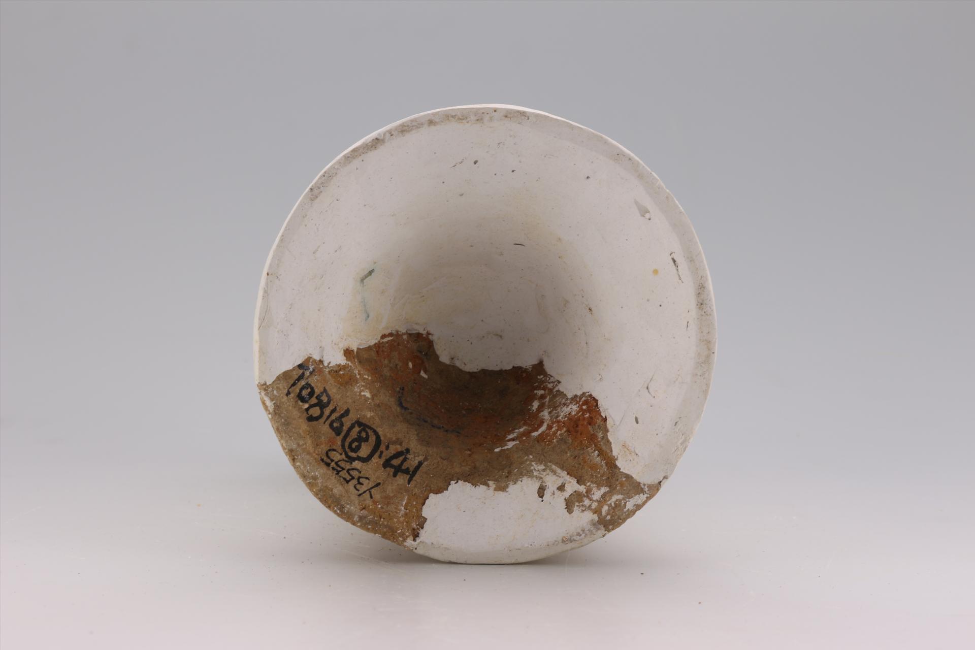 新石器时代大溪文化弧顶弧刻划条纹红陶支座