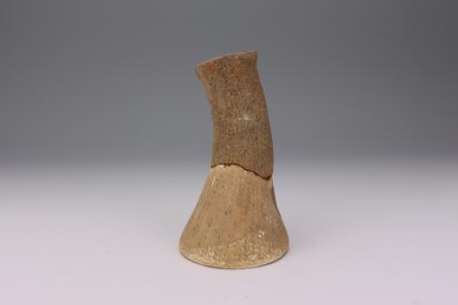 新石器时代城背溪文化绳纹夹砂红陶支座