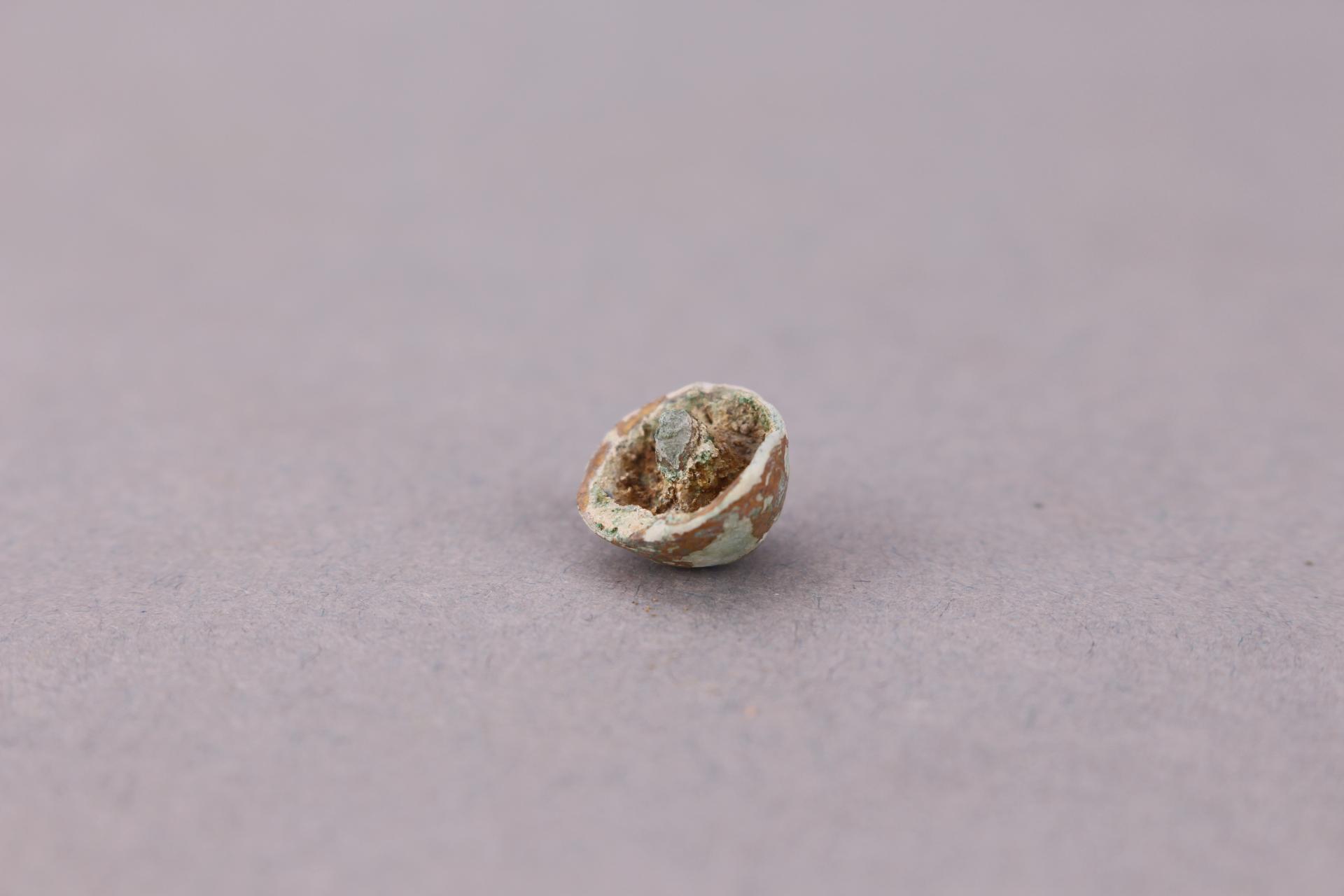 汉伞帽鎏金铜泡钉