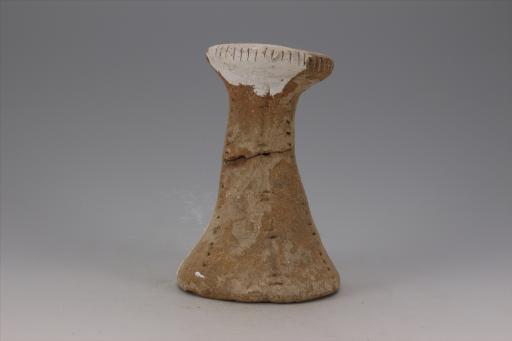 新石器时代大溪文化斜顶高柄戳印纹红陶支座