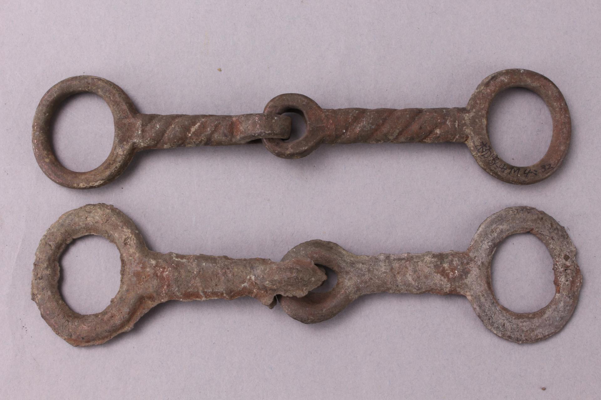 战国早期绹索纹铜马衔