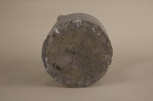 东汉直口方唇平底人字形井架凹弦纹泥质灰陶水桶