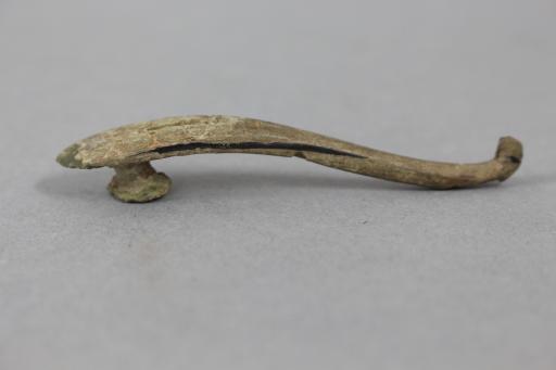 战国时期鸟首卷云纹铜带钩