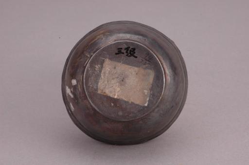 南宋侈口弧腹饼足银碗