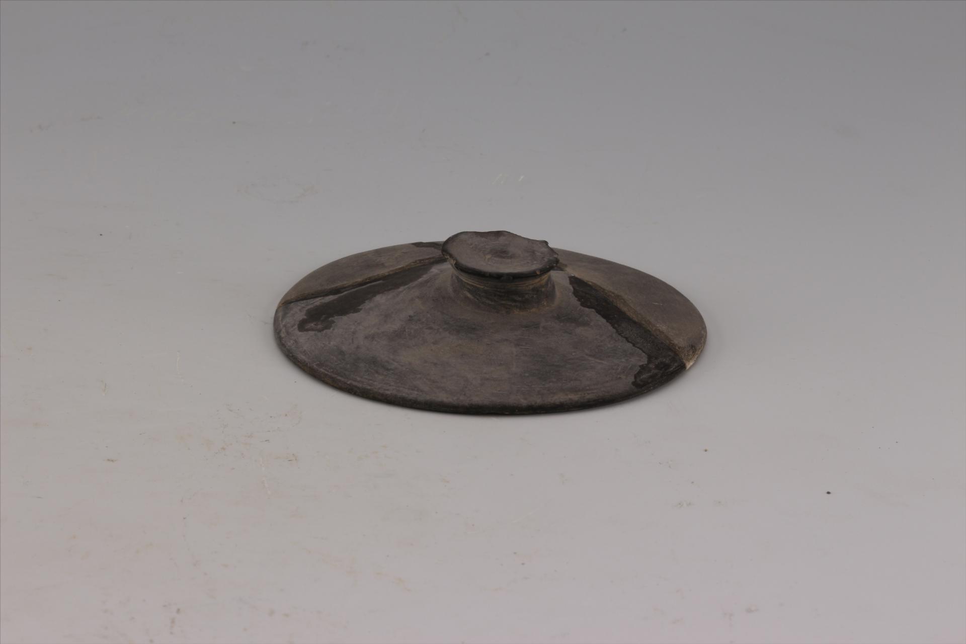 新石器时代屈家岭文化弧顶柱形钮细泥质黑陶器盖