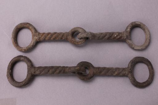 战国早期绹索纹铜马衔