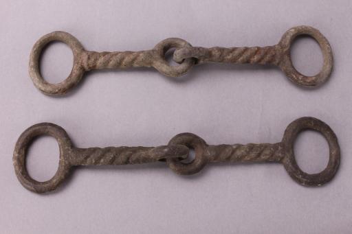 战国早期绹索纹铜马衔