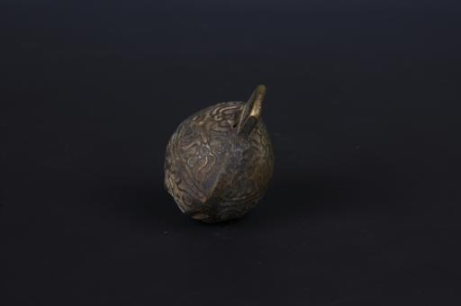 清方钮扁球体虎纹铜銮铃