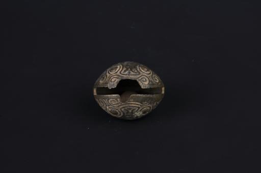 清方钮扁球体虎纹铜銮铃