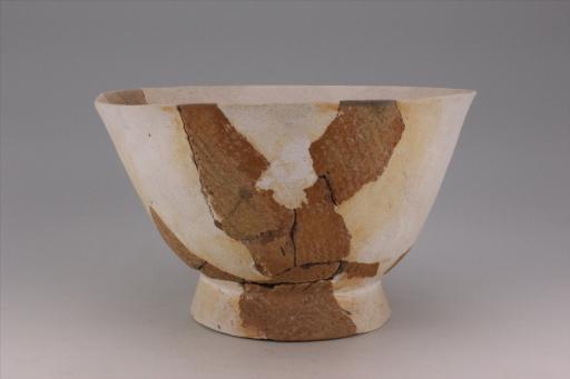 新石器时代城背溪文化侈口弧腹圈足绳纹红陶碗