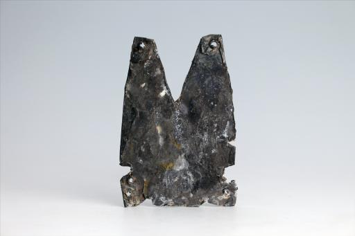 春秋时期齿顶燕尾形包锡箔锡饰片