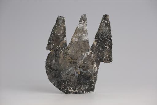 春秋时期圆顶三尾锡饰片