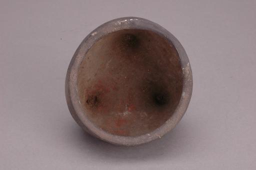 春秋时代鼓腹矮裆柱状足夹砂黑陶鬲