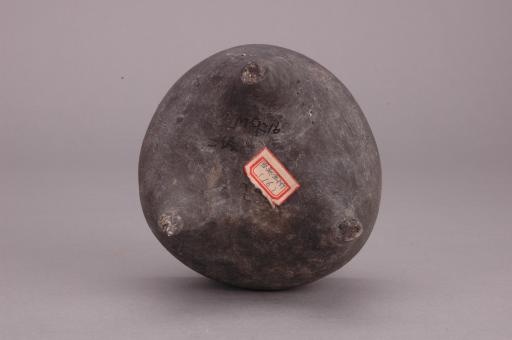 春秋时代鼓腹矮裆柱状足夹砂黑陶鬲