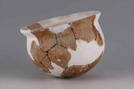 新石器时代大溪文化侈口鼓腹圜底绳纹夹蚌红陶釜