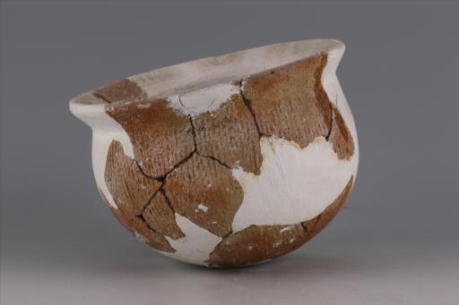 新石器时代大溪文化侈口鼓腹圜底绳纹夹蚌红陶釜