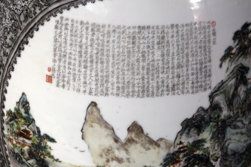 中华民国“乾隆”款墨彩锦地开光粉彩滕王阁墨书滕王阁序文橄榄尊