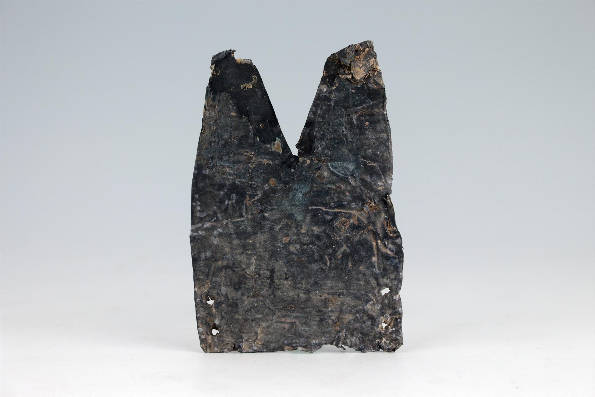 春秋时期燕尾形包锡箔锡饰片