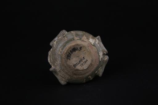 南朝蛙形小口扁圆腹平底青釉瓷水注