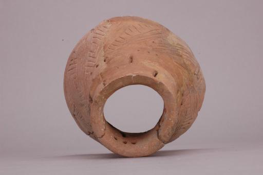 新石器时代大溪文化镂孔红褐陶支座