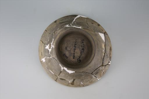 新石器时代屈家岭文化敛口深腹圈足灰陶碗