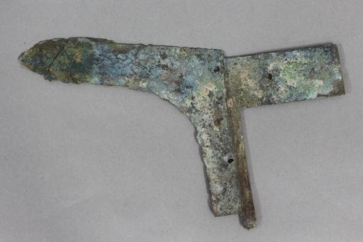 战国时期短胡两穿铜戈（冥器）