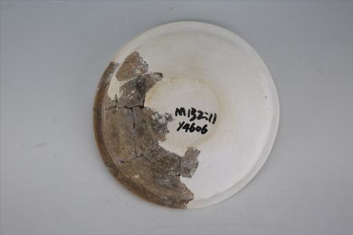战国时期宽沿浅弧腹泥质灰褐陶盘
