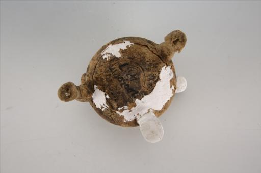 战国时期敛口圜底兽蹄足双耳凸钮弧顶盖菱形彩绘纹泥质褐陶鼎