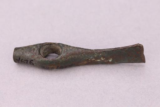 战国时期穿孔花纹铜凿