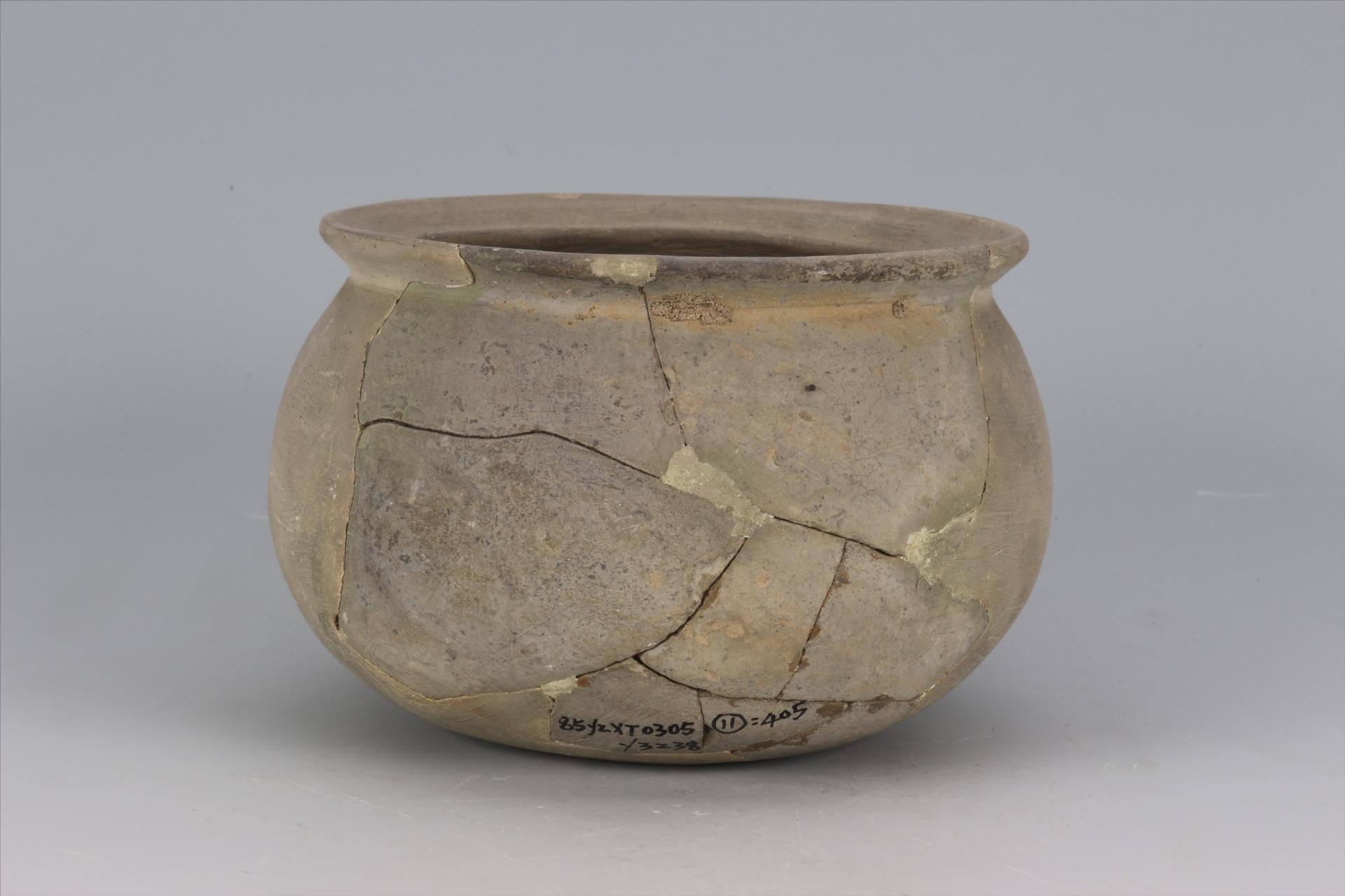 新石器时代大溪文化鼓腹平底灰陶罐