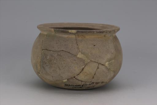 新石器时代大溪文化鼓腹平底灰陶罐