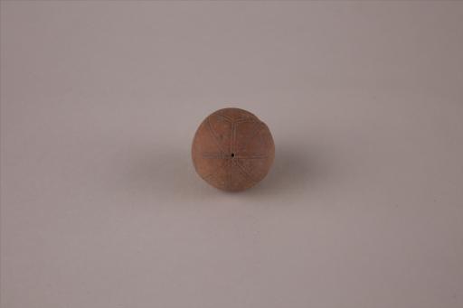 新石器时代大溪文化圆形中空戳印点纹双线纹夹细砂红褐陶球