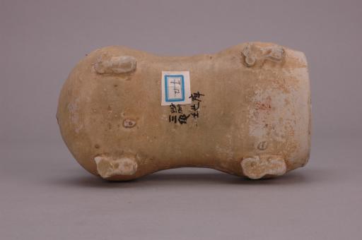 南朝青釉瓷虎子