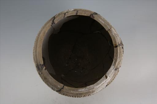 东汉敛口方唇鼓腹平底凸棱绳纹凹弦纹夹砂灰黄陶仓