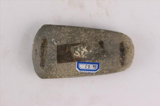 新石器时代城背溪文化弧顶弧刃青灰色石斧