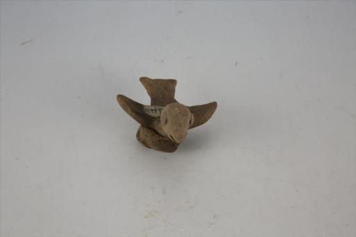 东汉双翼平尾圆形底座夹砂红褐陶鸟俑