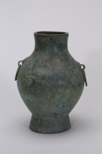 西汉鼓腹圈足饰铺首衔环铜壶