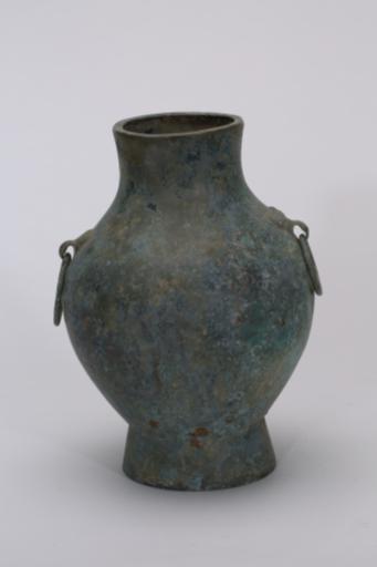 西汉鼓腹圈足饰铺首衔环铜壶