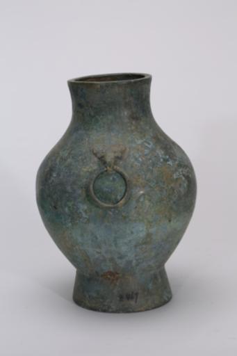 西汉鼓腹圈足饰铺首衔环铜壶