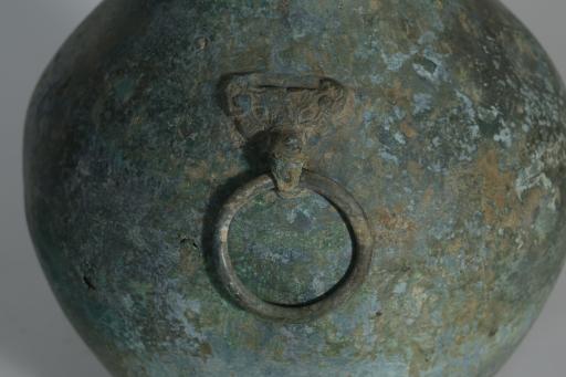 西汉鼓腹圈足饰铺首衔环铜壶