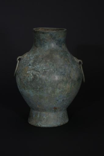 西汉鼓腹圈足饰铺首衔环铜壶