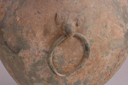 西汉鼓腹圈足饰铺首衔环铜壶